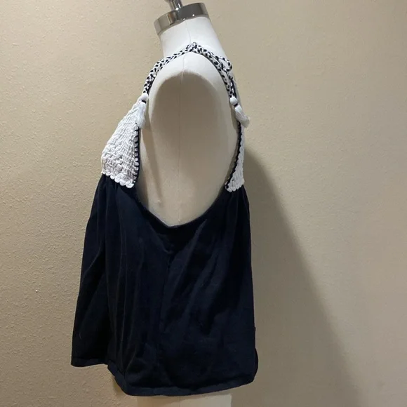 Lucky Brand Crochet Tank in Black and White. Size Large - Picture 2 of 3